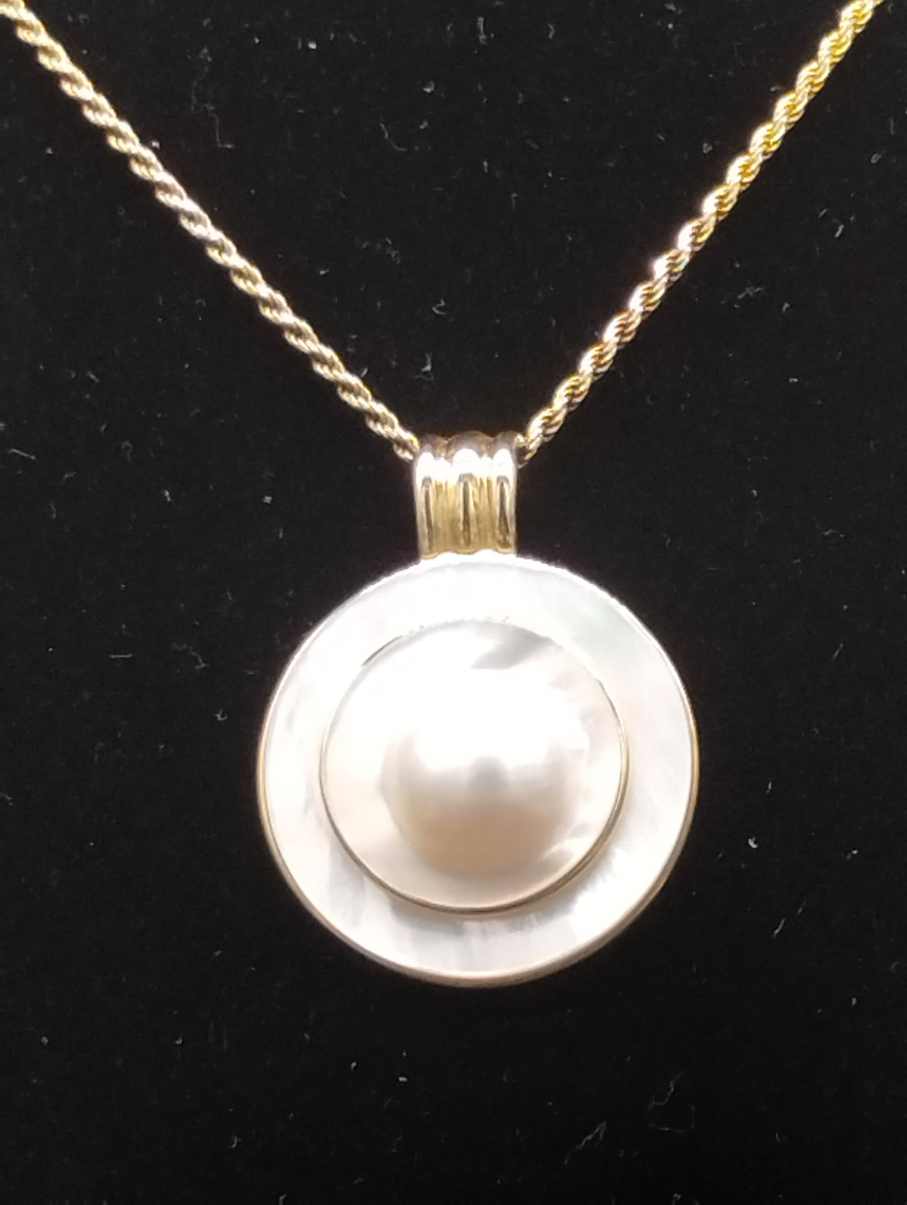NEWYORKLISTED - Vintage Gorgeous Blister Pearl Necklace with 14K Details! - NEWYORKLISTED
