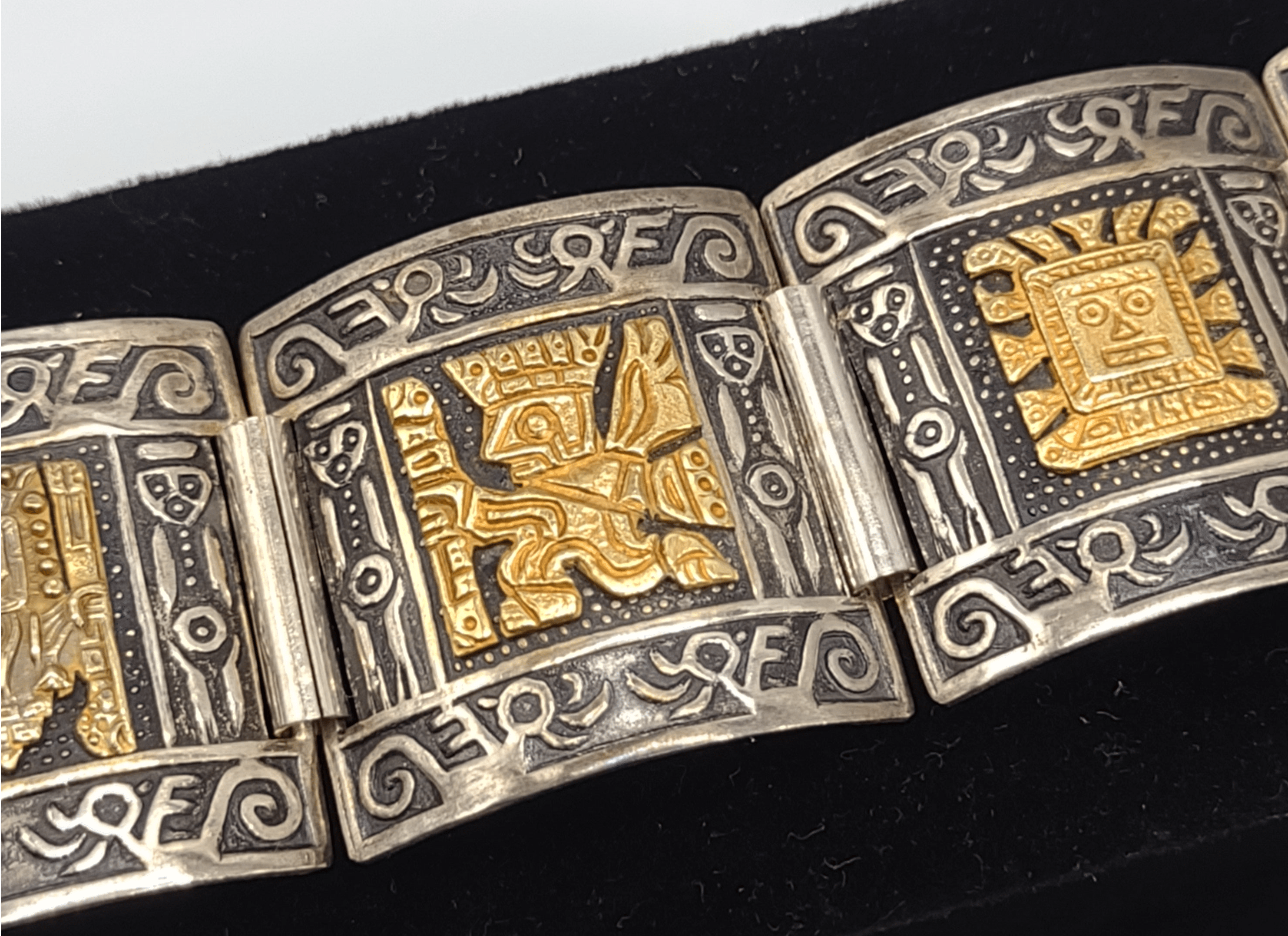 NEWYORKLISTED Vintage Jewelry Collection - Aztec Majesty Sterling Silver Bracelet - NEWYORKLISTED