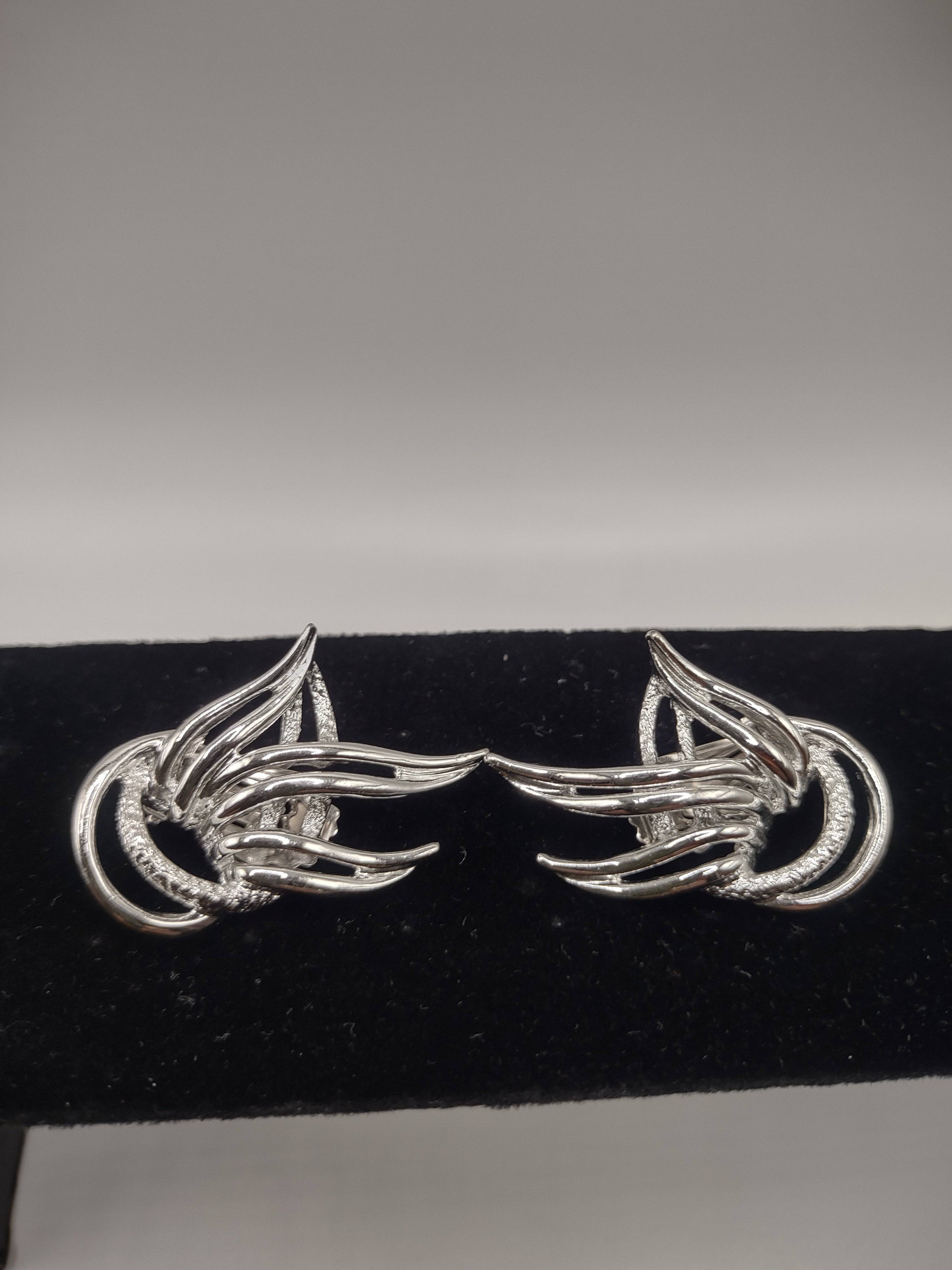 NEWYORKLISTED Vintage Jewelry Collection - 1980s Flame Flicker Clip-On Earrings - NEWYORKLISTED