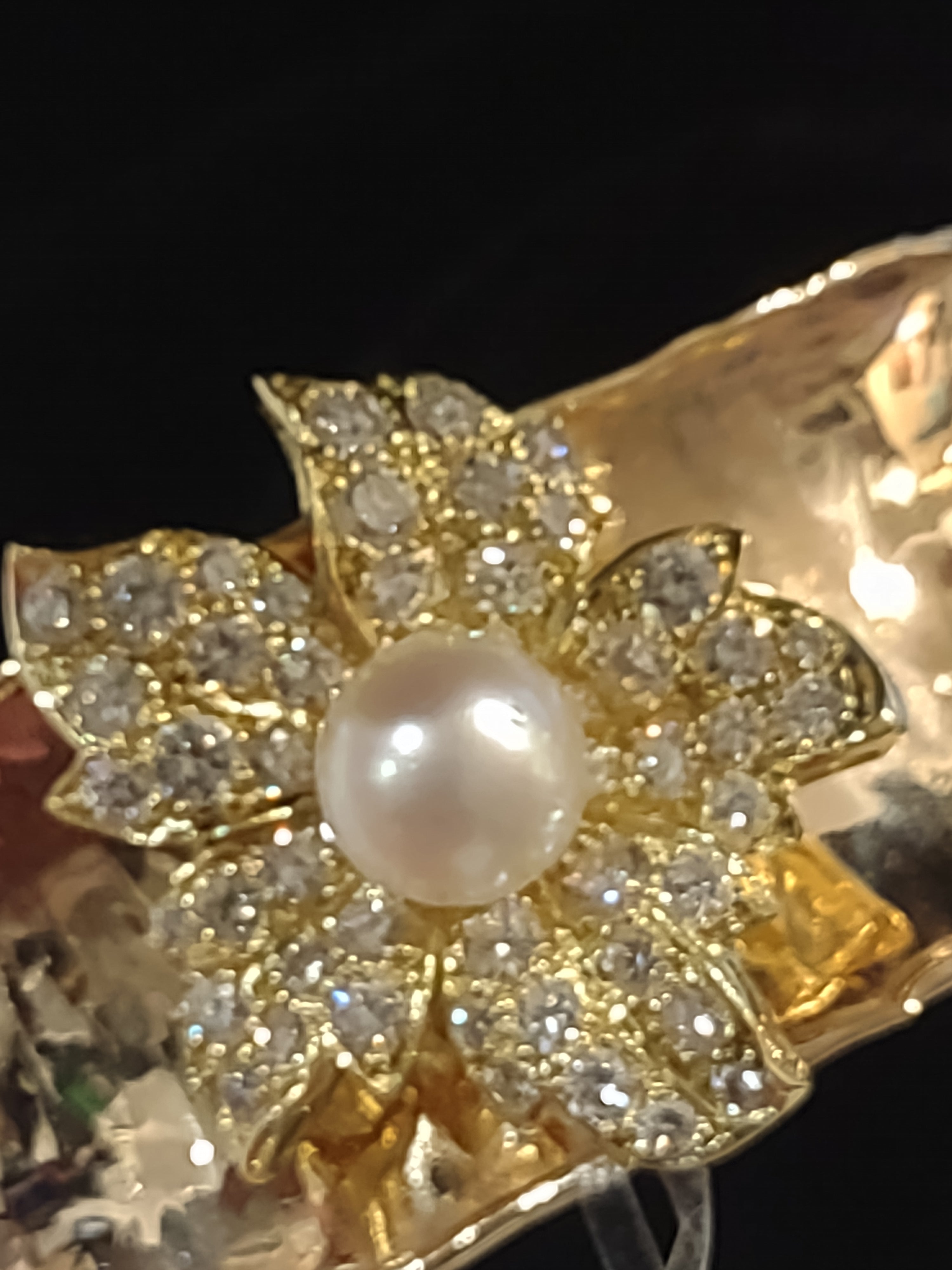 NEWYORKLISTED VINTAGE JEWELRY COLLECTION: Gorgeous 17 and 14 karat old cuff bracelet with pearl and diamonds accent on solid gold cuff