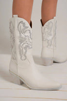NEWYORKLISTED STYLE COLLECTION: White Fashion Rhinestone Detail Point Toe Boots - NEWYORKLISTED