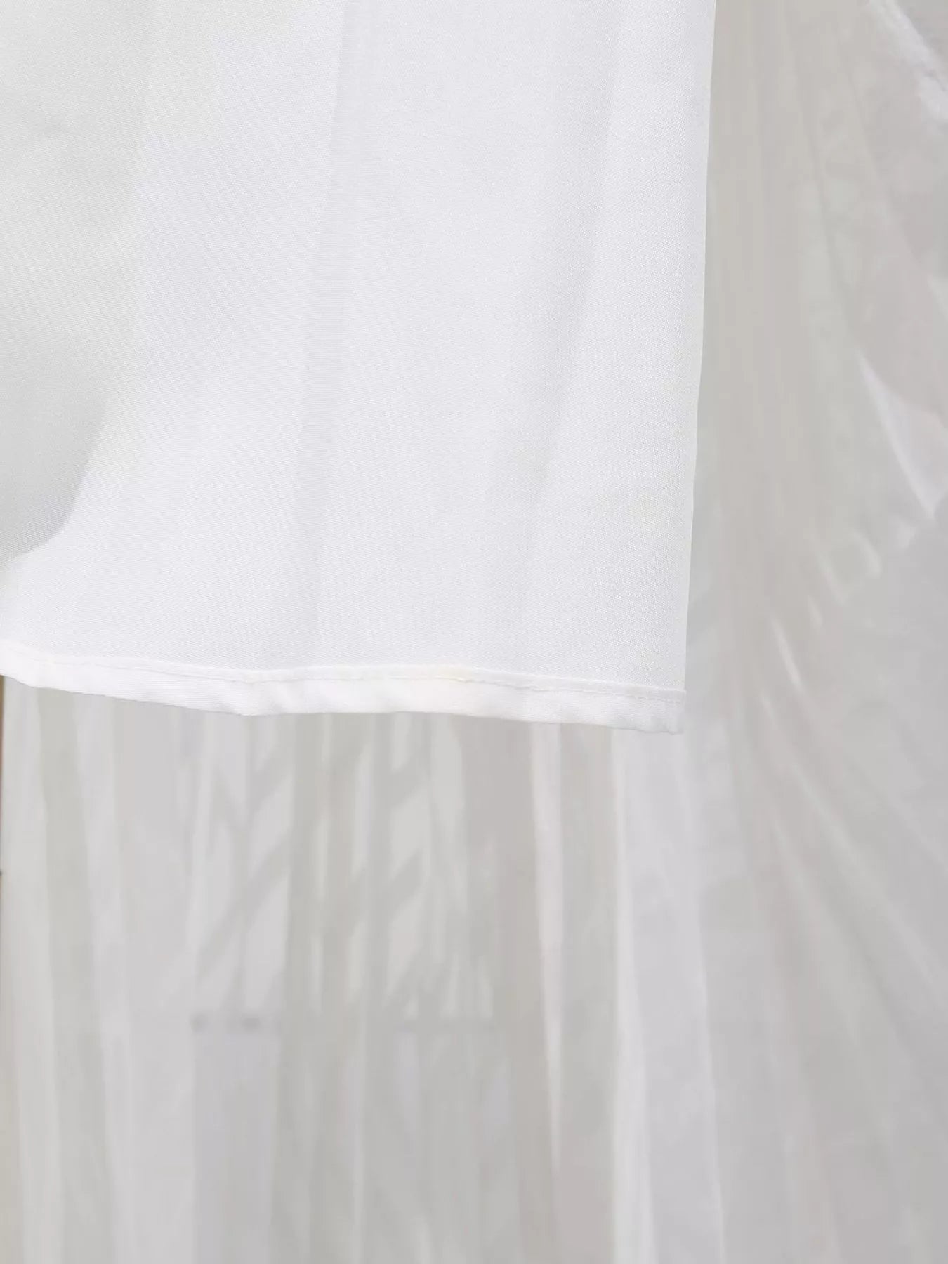 NEWYORKLISTED STYLE COLLECTION: White fabric with a subtle pattern on a plain background