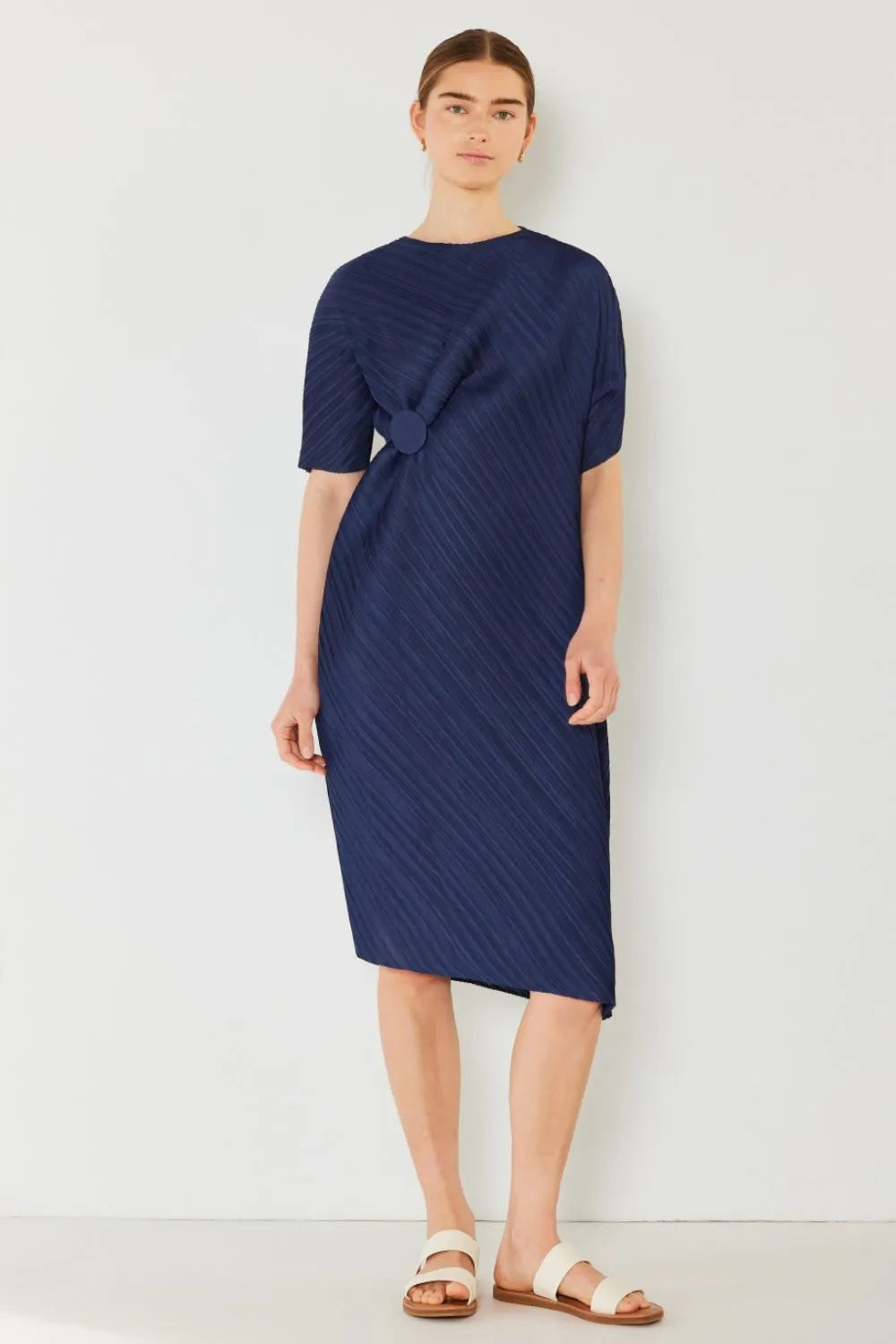 NEWYORKLISTED STYLE COLLECTION Pleated Dolman Sleeve Dress with dolman sleeves and pleated detailing