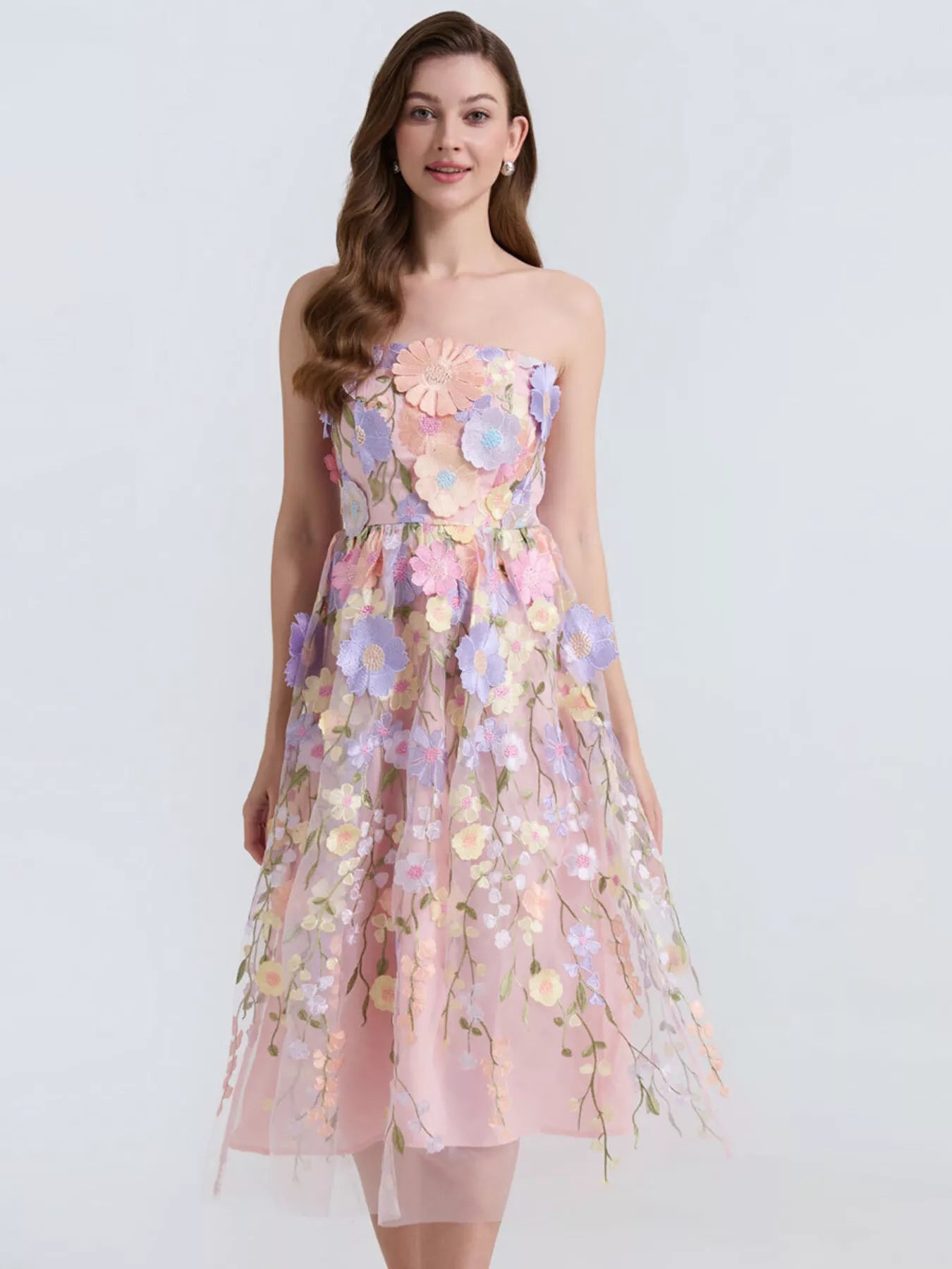 NEWYORKLISTED STYLE COLLECTION: Woman wearing a floral dress on a white background